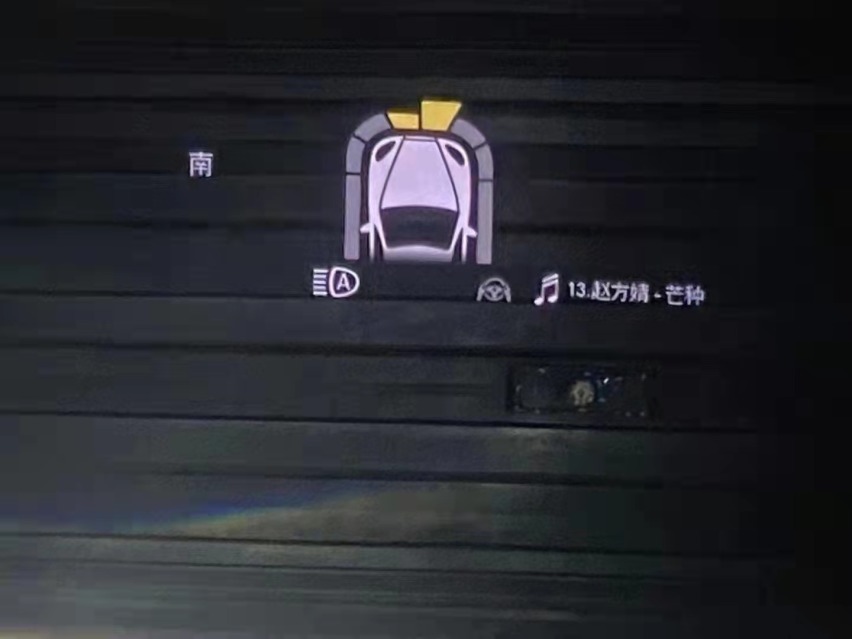 23款奔驰GLS450升级原厂后排电动遮阳帘 抬头显示HUD 电动踏板