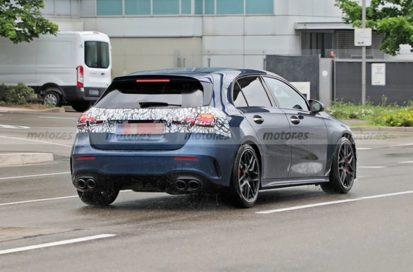 梅赛德斯-AMG A45中期改款谍照，变化集中在灯组，依旧2.0T动力