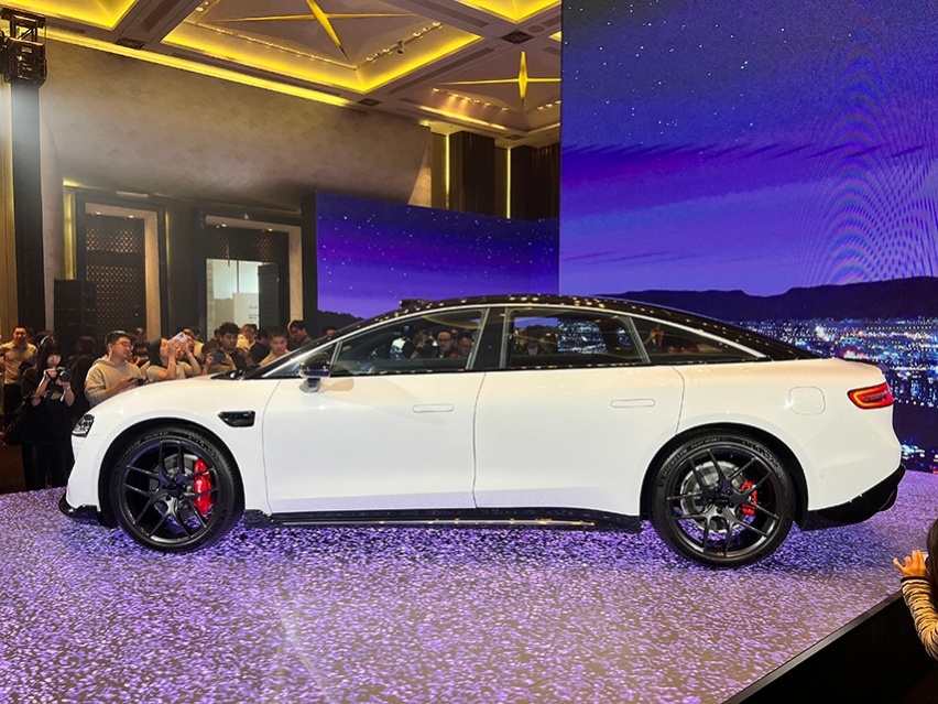 3.3秒破百 最大续航里程超800km 智界S7上市售24.98万起