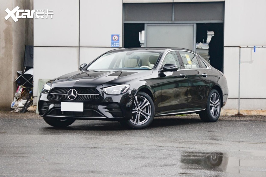 90万起询底价56e中,我觉得价格最"坚挺"的还是奔驰e级,整体上来看,它