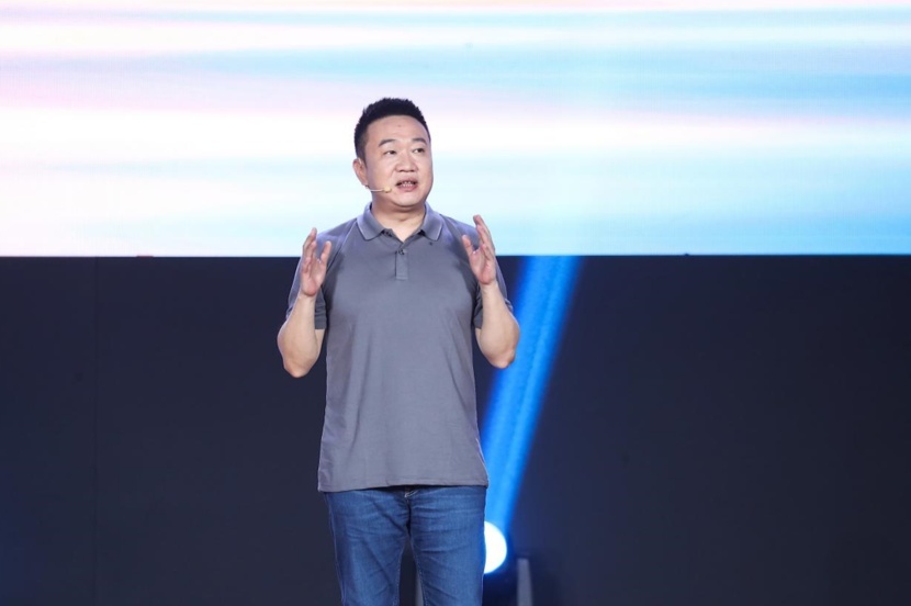 梁家辉代言CX-50行也助阵2023粉丝盛典