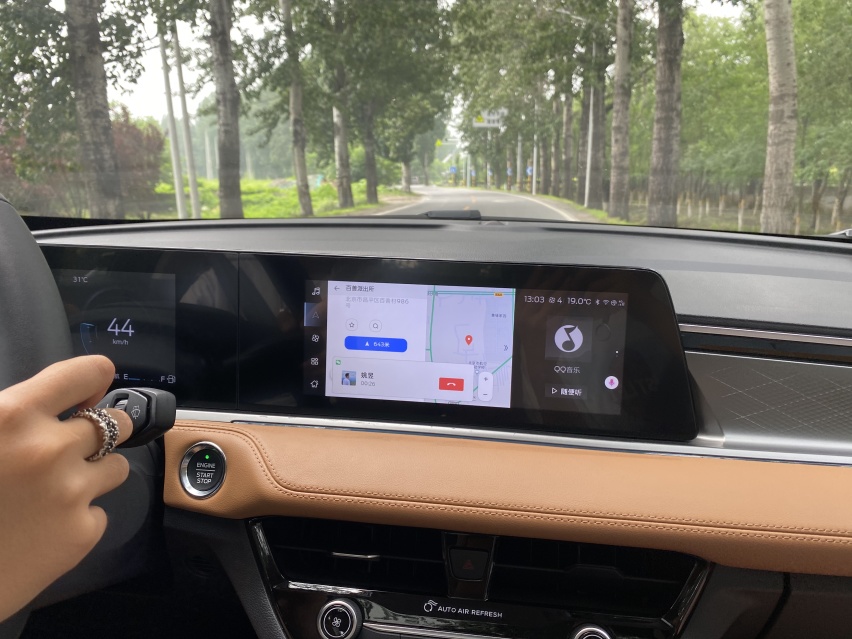 00后入职逗斗车，面试差点把车开进局子里