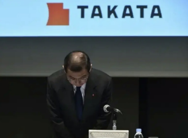 丰田丨前有五大杀手锏，后有气囊弹不开，丰田亚洲龙你值得拥有