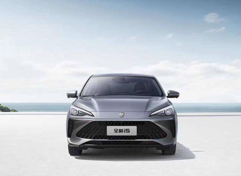 2023款荣威i5：取消1.5T，全系1.5L发动机，售价6.89万起