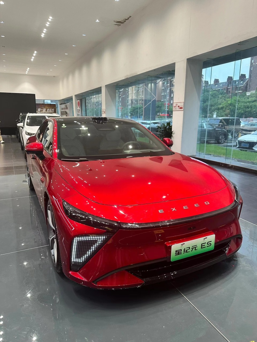 25款星纪元ES实车到店，长近5米+电动尾翼，配480马力+空气悬架