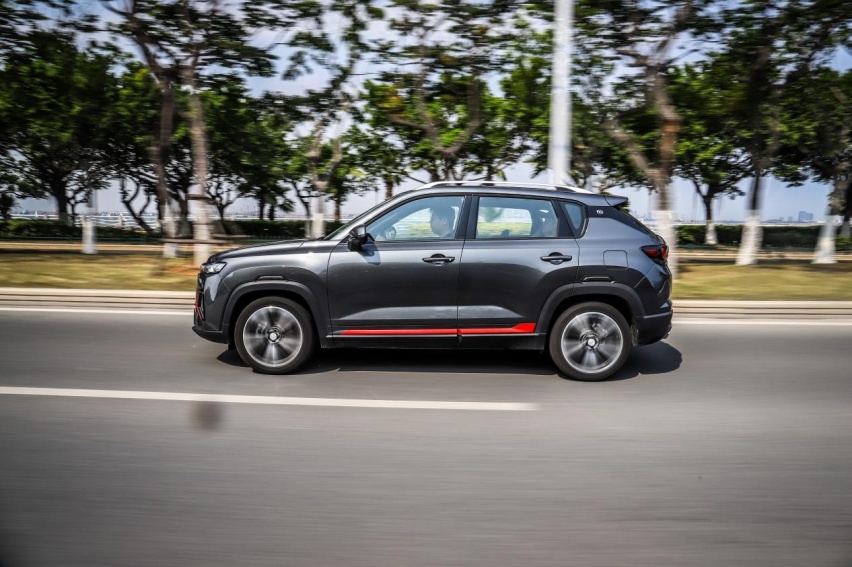 10万块买一台动力越级小型SUV？试驾长安CS35 PLUS