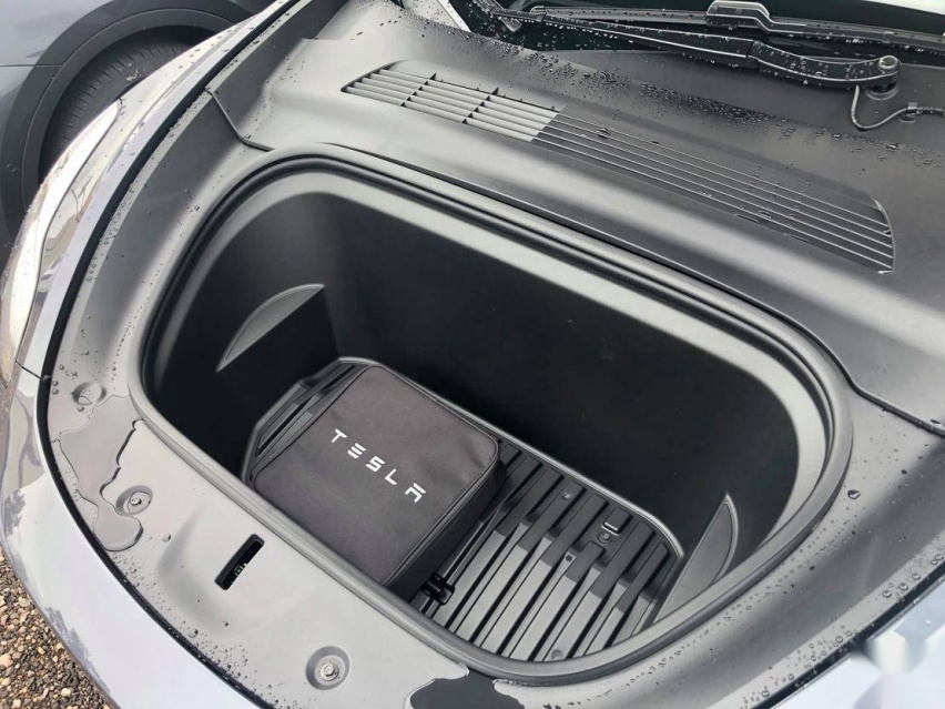 Model Y细节实拍图曝光 对比Model 3有这些不同
