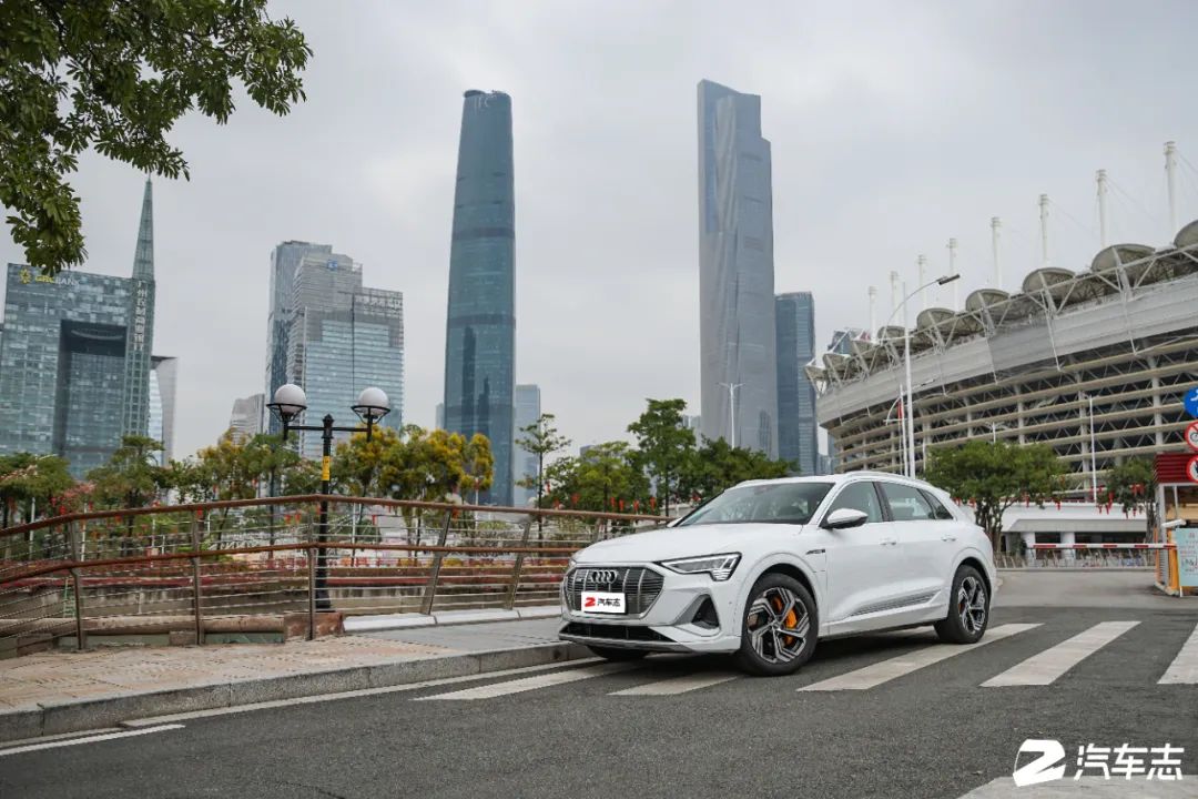 �ܽ^���m(x��)���옷�����ļ�늄�(d��ng)������w�(y��n)�W��e-tronϵ�е��_ɽ֮��