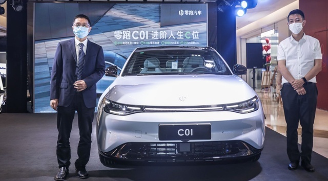 限时售价18.38万起，零跑C01成都上市，入门即高配