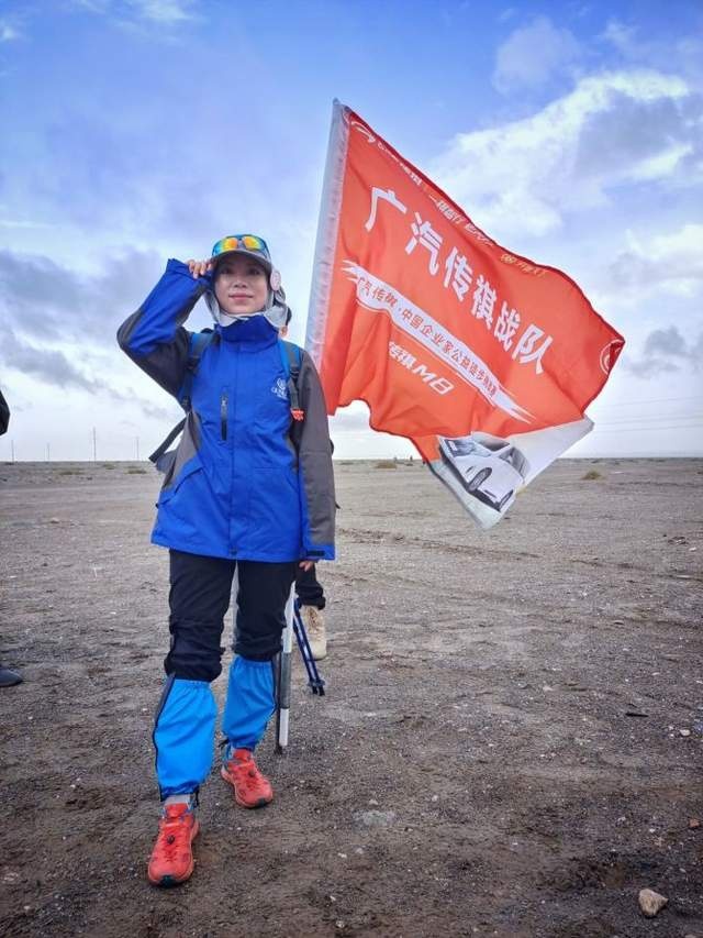 第二届广汽传祺杯中国企业家沙漠徒步挑战赛举行数百名企业家敦煌共商善举