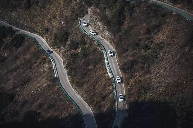 紧凑级SUV新黑马正式交付!车市“三好生”长安欧尚X7震撼出