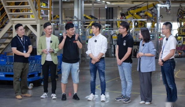 《钢铁是怎样炼成的》，是前苏联作家尼古拉·奥斯特洛夫斯基所著的长篇小说