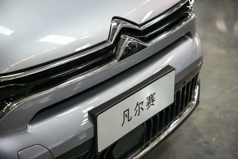 轿车？SUV？史上最美凡尔赛C5 X正式下线！颜值到达巅峰
