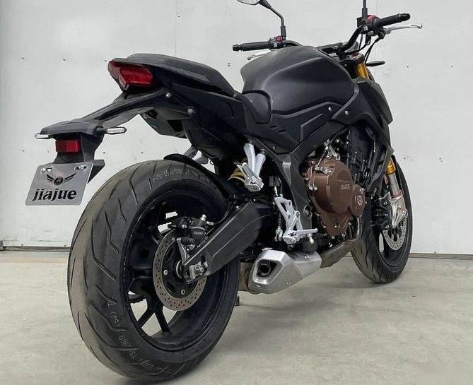 嘉爵致敬CB650R打造800cc四缸街车