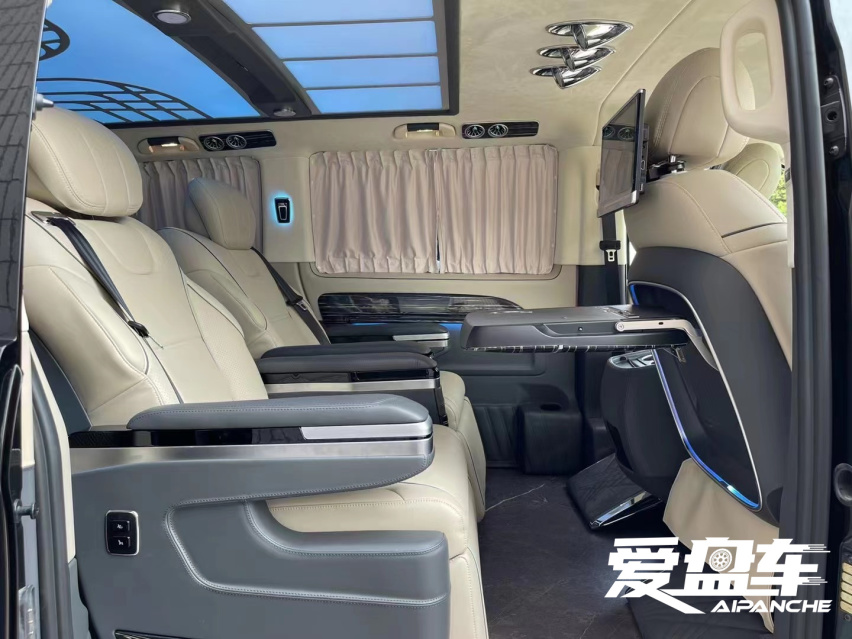 单门奔驰威霆改装之后中排左侧座椅能不能旋转，爱盘车告诉你答案是可以的
