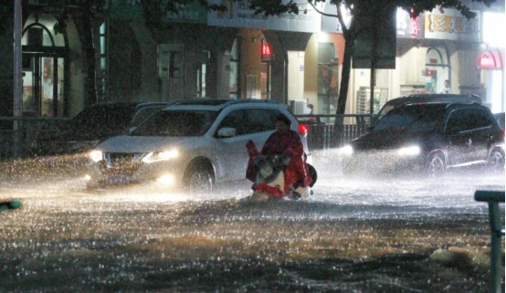 暴雨天车辆泡水了，保险公司会赔偿吗？