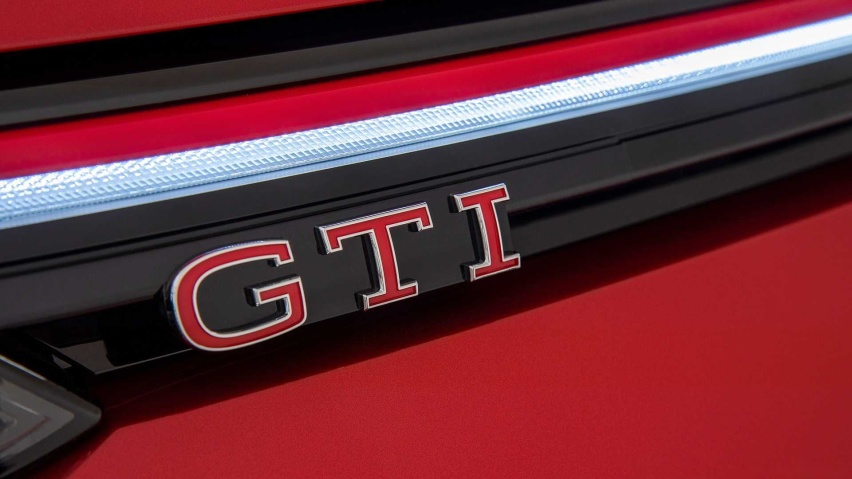 2020-volkswagen-golf-gti (5).jpg