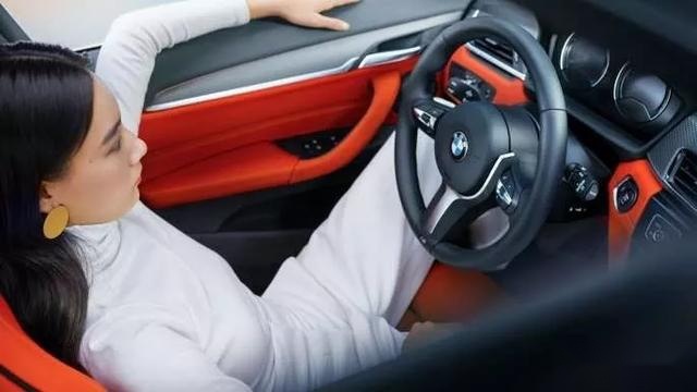 全身上下LOGO最多的宝马到底有什么不同？试驾创新BMW X2