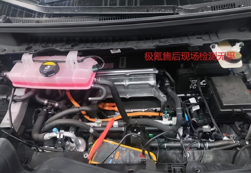 极氪009提车13天西安惊魂一刻 行驶途中全车断电 车门封闭逃跑无门
