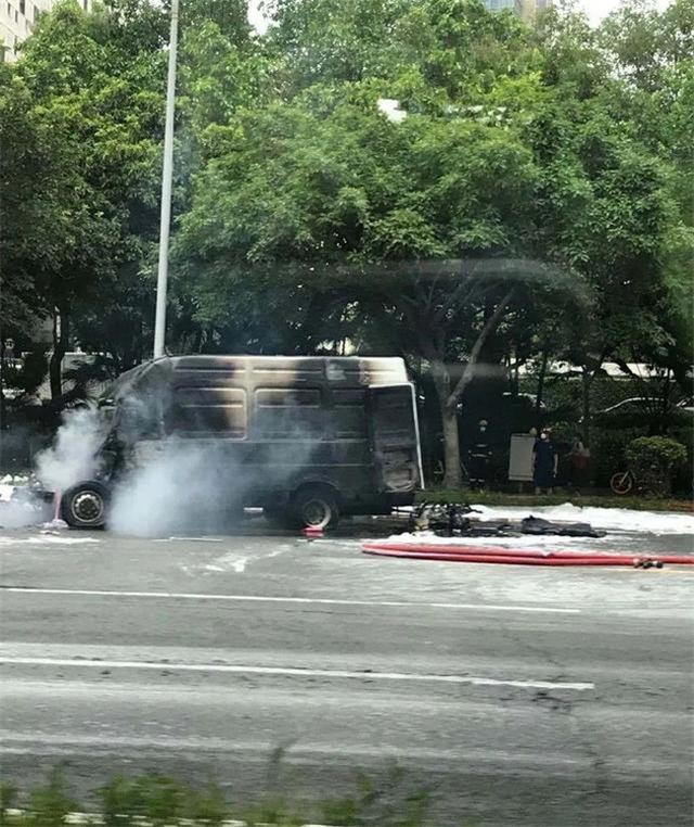 电动车起火至驾驶员罹难 宁德时代针刺试验无用论还站的住脚吗？
