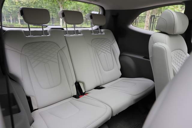 MPV“价格屠夫”，现代库斯途16.98万起售，值得入手吗？