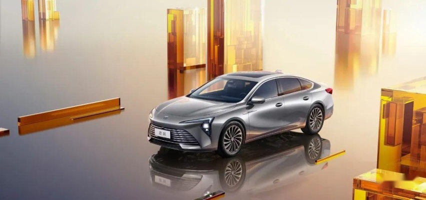 卷王来了!15万入手插混四驱中型SUV,17万买5米旗舰家轿