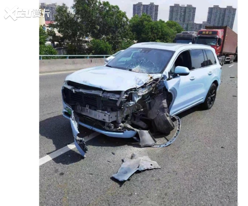 理想ONE交通事故惹争议,轴都断了,为何气囊未弹开?