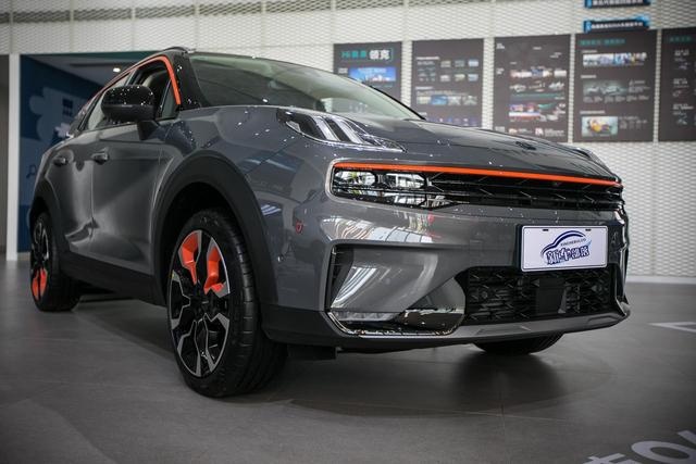 又酷又燃的新都市机能SUV，到店实拍领克06，年轻人的新选择