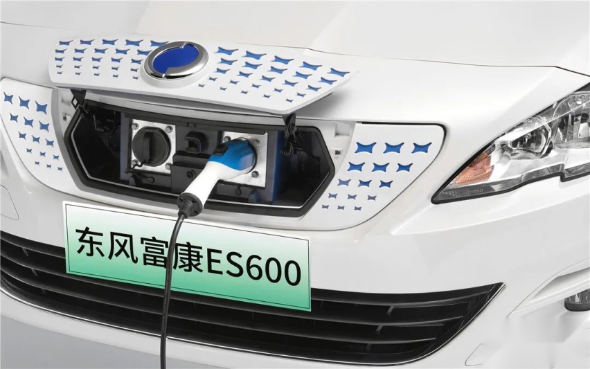 路特斯首款SUV定名ELETRE、吉利中期改款嘉际谍照曝光…