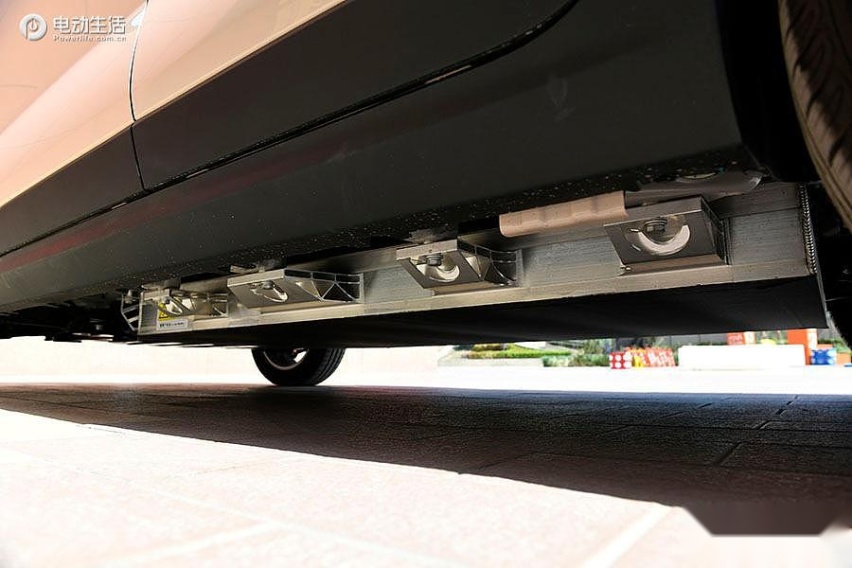 微型精品家庭用车 实拍2021款零跑T03 400豪华版