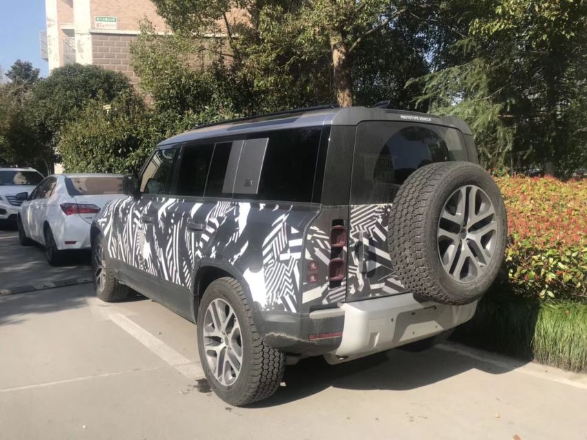 最有情怀的硬派越野车  路虎换代卫士国内实车曝光