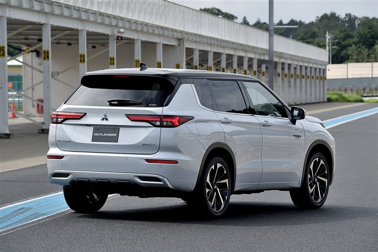 30万在日本能买什么样的新能源车？看看插电式混合动力三菱欧蓝德