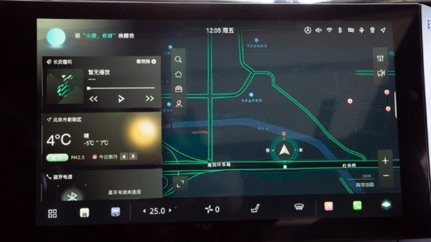 到店实测：15万级燃油SUV，用上8155的长安UNI-T最智能？