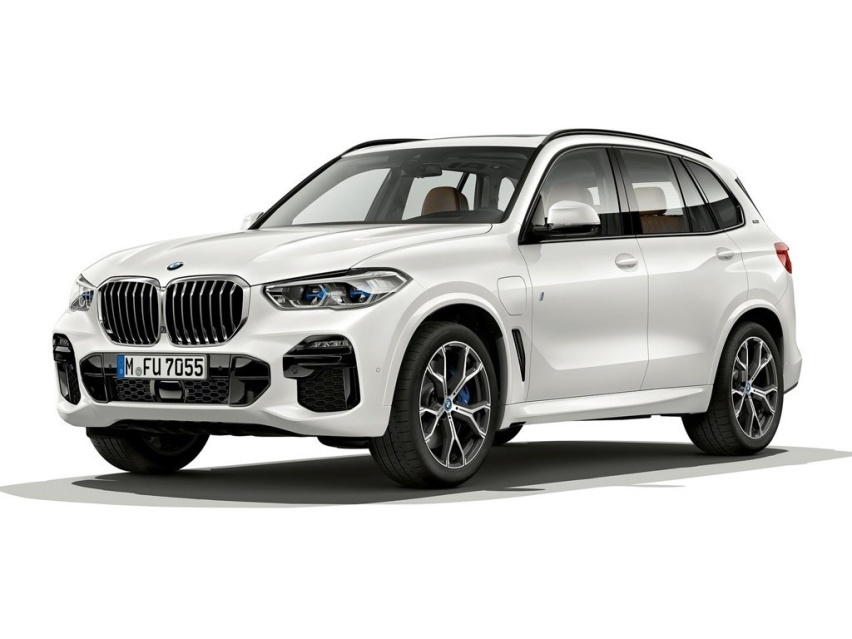 全新宝马X5 xDrive45e正式上市，售84.99万