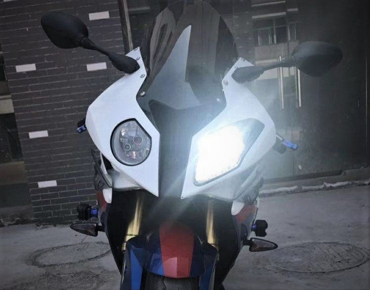 摩托车常识解读:为什么跑车摩托车大灯经常只亮一侧?