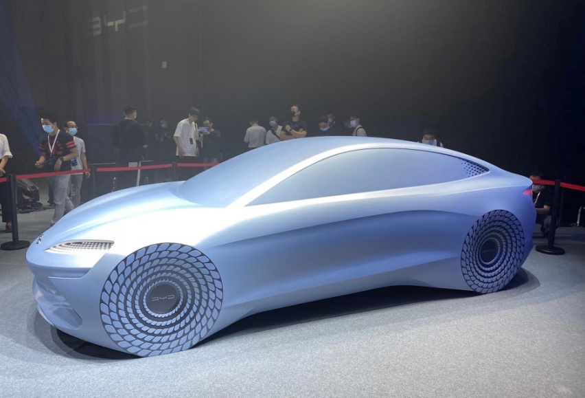 比亚迪海豹对标Model 3？“蔚小理”也慌了
