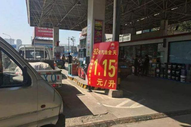 每升便宜1块多，私营油站的“廉价油”都是怎么来的？