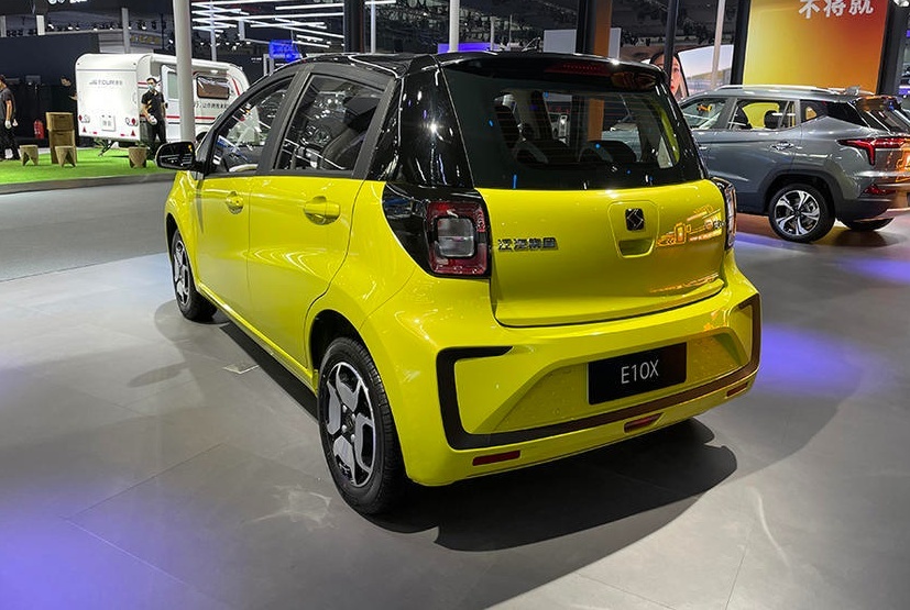 3万元何必盯着五菱宏光MINI？这两款车颜值高、跑300公里