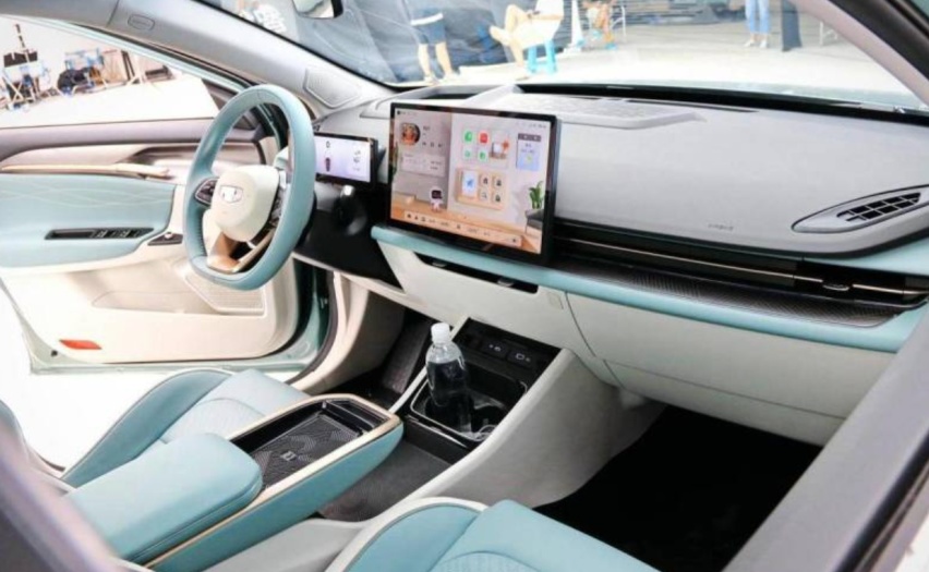 吉利几何全系官降，至高优惠1.3万元！颜值、性能不输秦PLUS EV