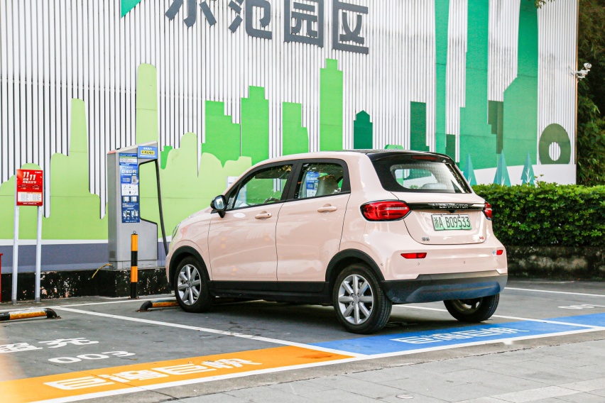 4.99万起步的五门纯电小车“卷王” 冬日通勤大揭秘？