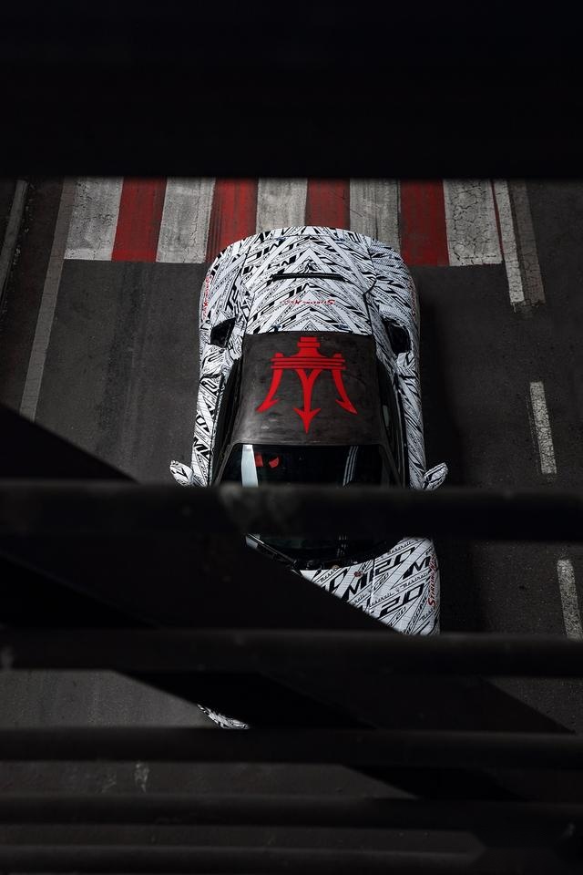 MC20原型车亮相，致敬