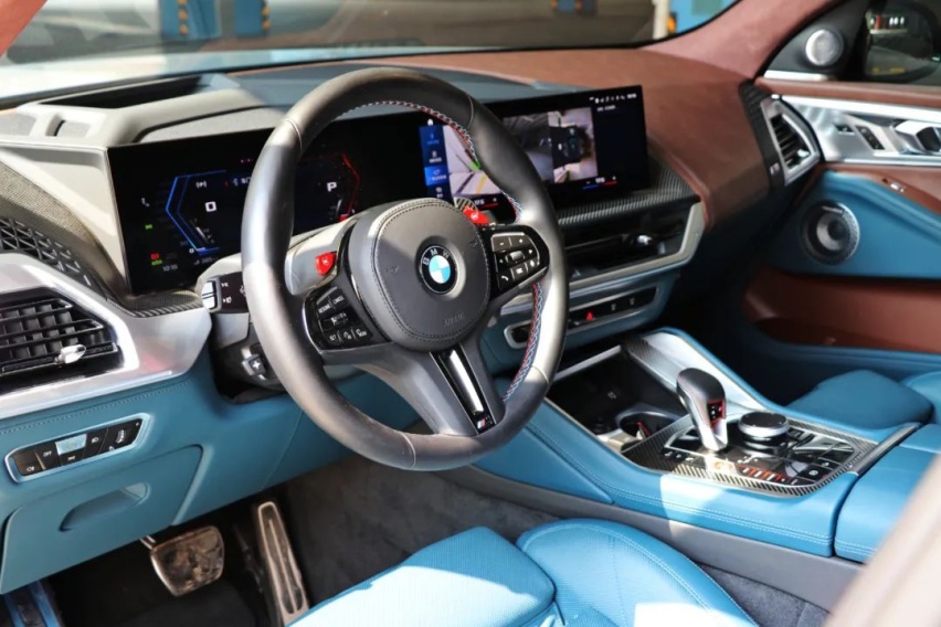 为何创新BMW XM是高性能电动豪华的未来？全方位体验后找到了答案