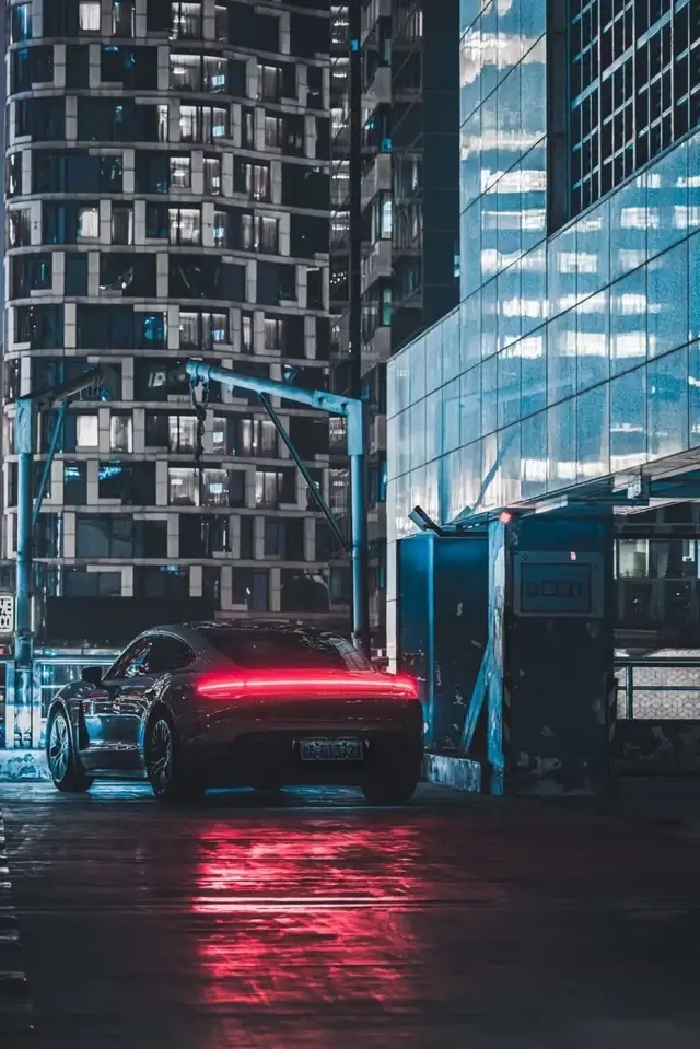 【试驾手记 】“一个女人，这辈子没开过保时捷，是不完整的”