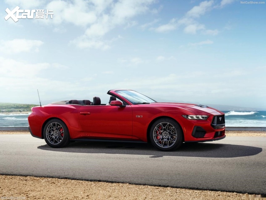 全新一代mustang gt敞篷版,搭5.0l v8发动机,颜值高动力