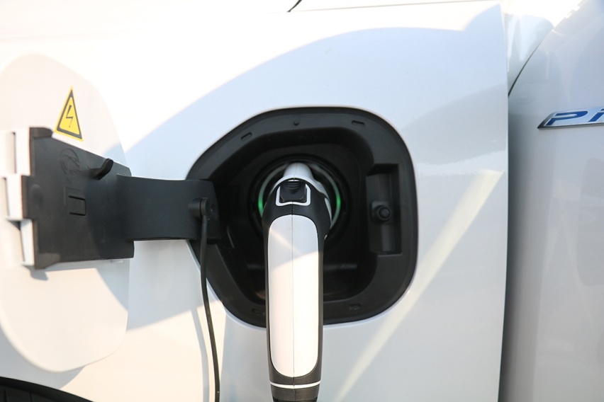 2.0T＋电机，这两款中国豪华SUV又快又省，油耗低到不敢信