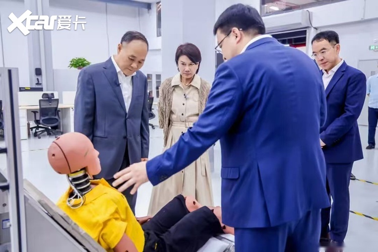 关于董明珠去吉利考察后的三大猜想，她会“造车”吗？