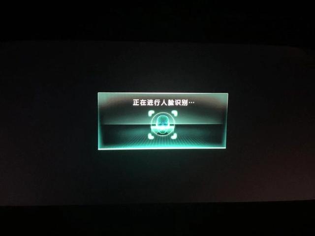 为什么说荣威RX5 MAX开起来“很科幻”?重庆试驾得到答案