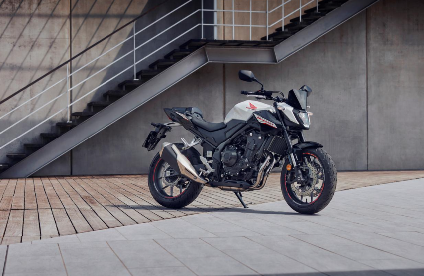 本田大黄蜂再添新车，CB500 Hornet来袭，全彩仪表支持手机互联