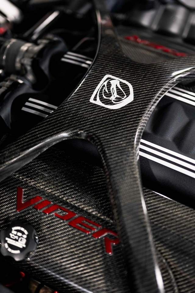 大排自吸肌肉超跑！道奇Viper ACR