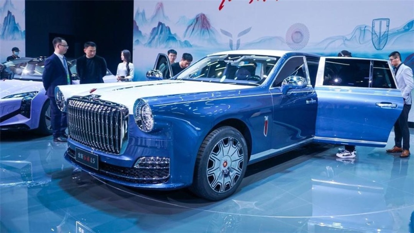 让新设计刻进基因里，不光红旗HS3来了，两位大哥都换了新装！